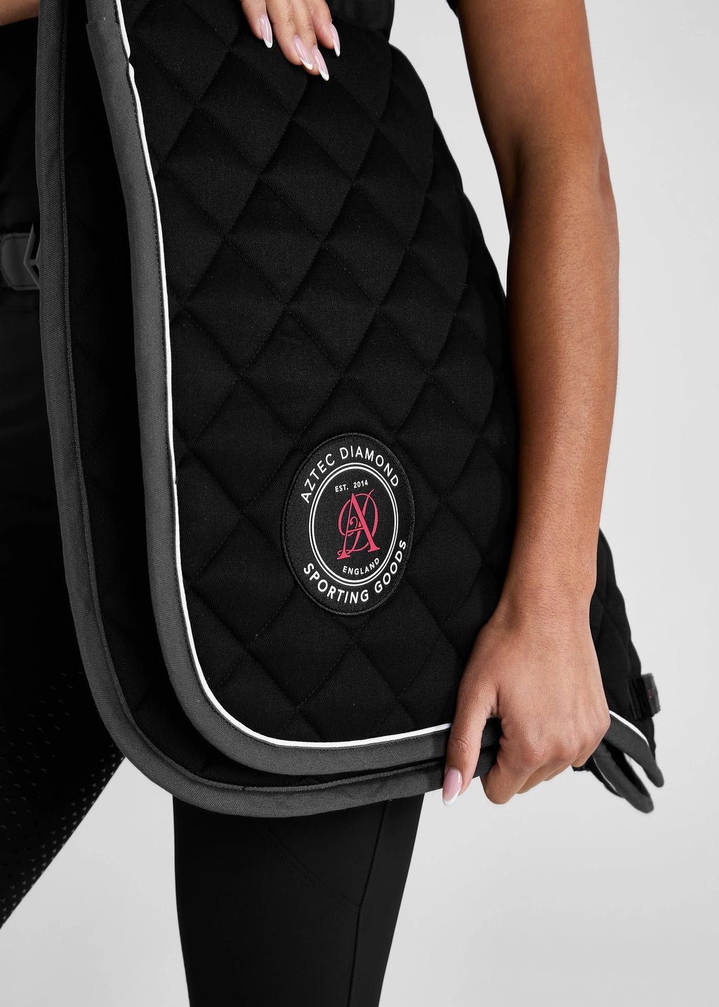 BLACK SPORTING GOODS SADDLE CLOTH SET - FULL