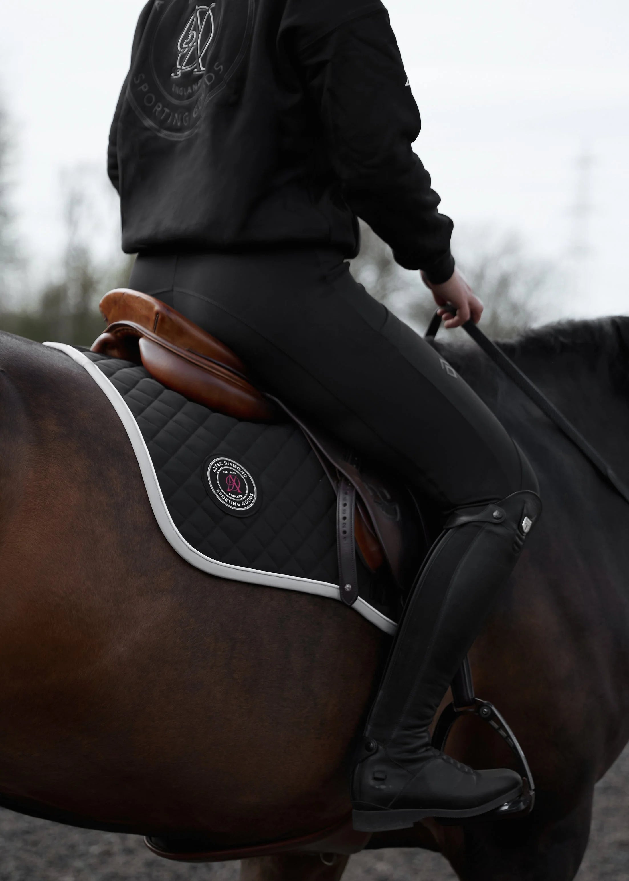 BLACK SPORTING GOODS SADDLE CLOTH SET - FULL