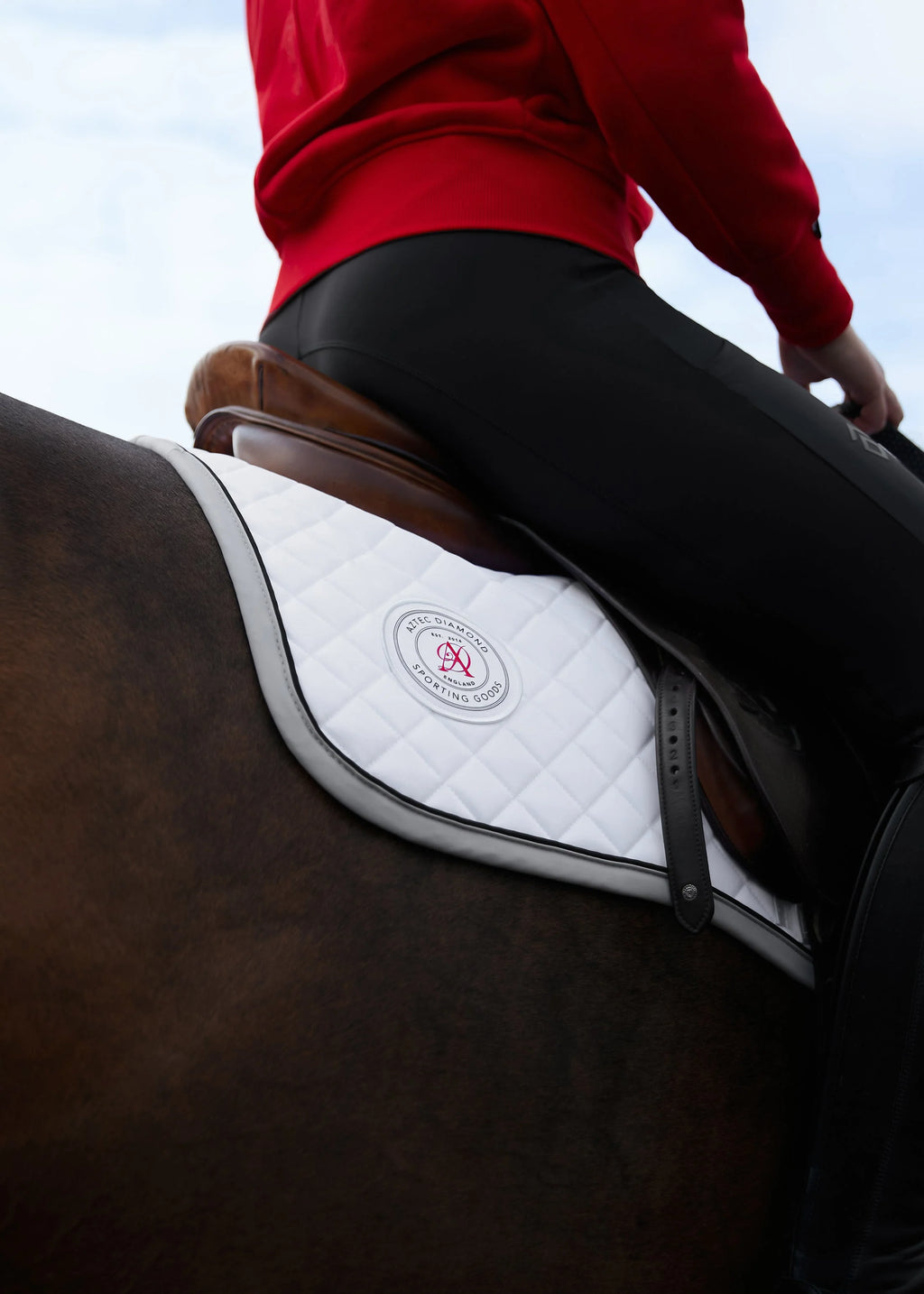 WHITE SPORTING GOODS SADDLE CLOTH SET- FULL